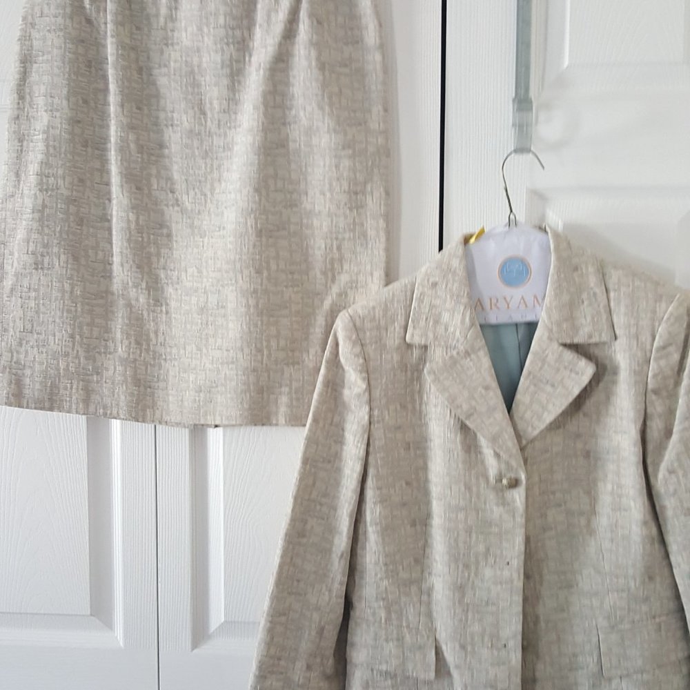 Suite with a great weave design